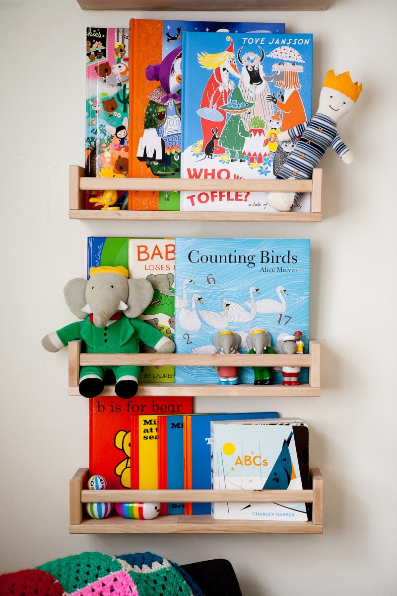 Children's book shelf using IKEA spice racks via WeeBirdy.com