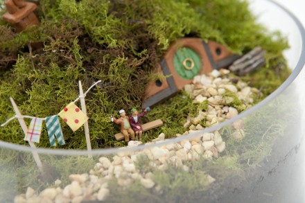 Hobbiton Miniature Garden via WeeBirdy.com