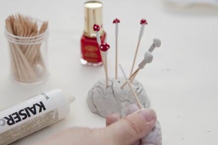 How to Make a Hobbiton Miniature Garden via WeeBirdy.com