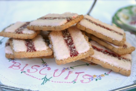 A vintage Aussie afternoon tea via WeeBirdy.com