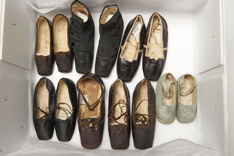 Box of Royal baby shoes from the Museum of London via WeeBirdy.com