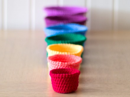 Crochet tutorial rainbow nesting baskets via Craft.tutsplus.com