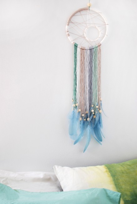 Make a modern dreamcatcher via WeeBirdy.com