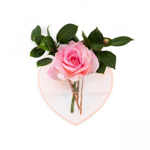 Love Star Queen of Hearts vase via WeeBirdy.com