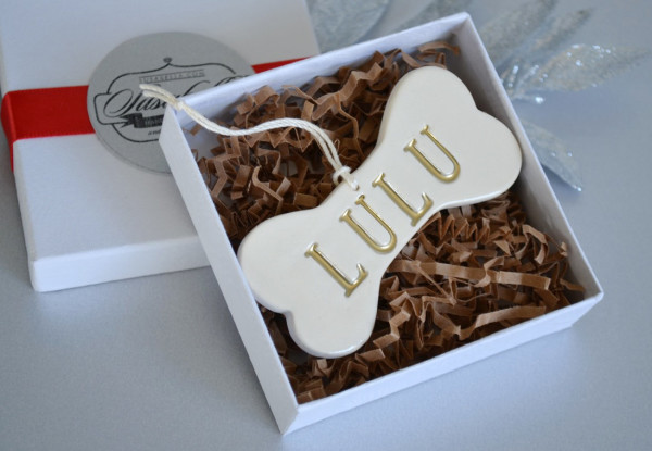 Top 12 amazing Etsy presents for pet owners and animal lovers to order now for Christmas, via WeeBirdy.com.