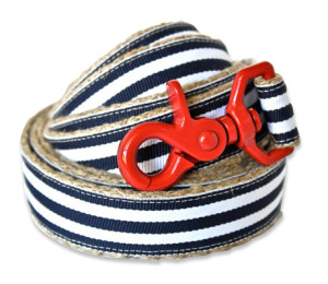 Top 12 amazing Etsy presents for pet owners and animal lovers to order now for Christmas, via WeeBirdy.com.