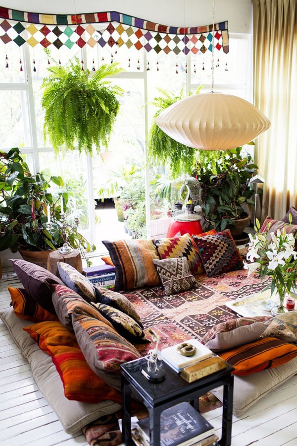 Plants! Hanging plants! George Nelson and nice textiles! Sourced via The Selby. 