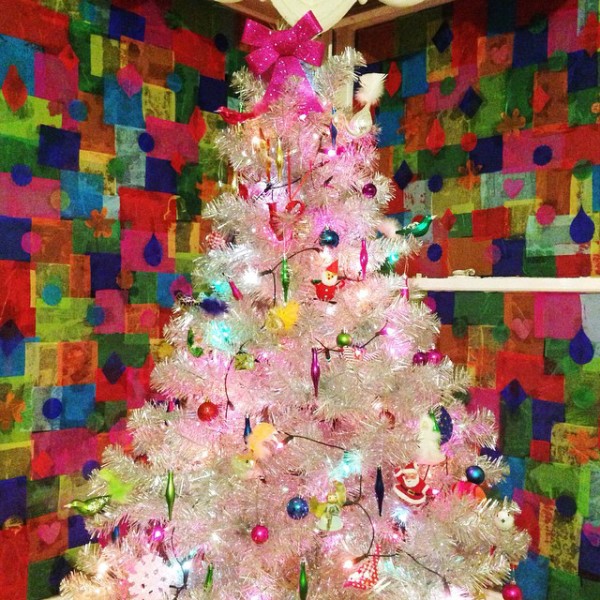 Amazing: Pilgrim Lee's super vintage Kitschmas tree with handmade tissue-paper window decorations. 