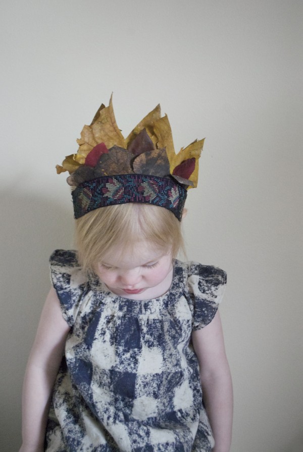 The best craft projects to make with kids, via We-Are-Scout.com: autumn leaf crown.