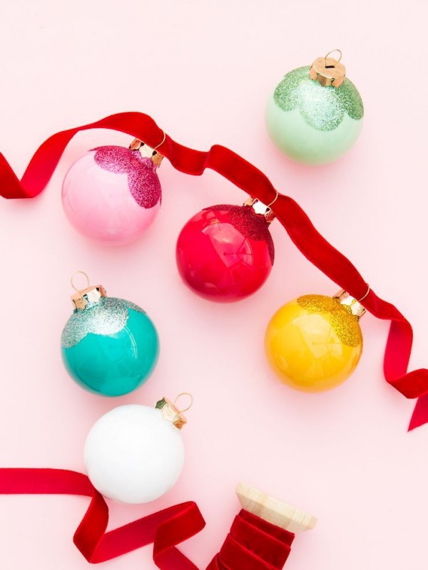 Make glitter scalloped ornaments by Sarah Hearts. 