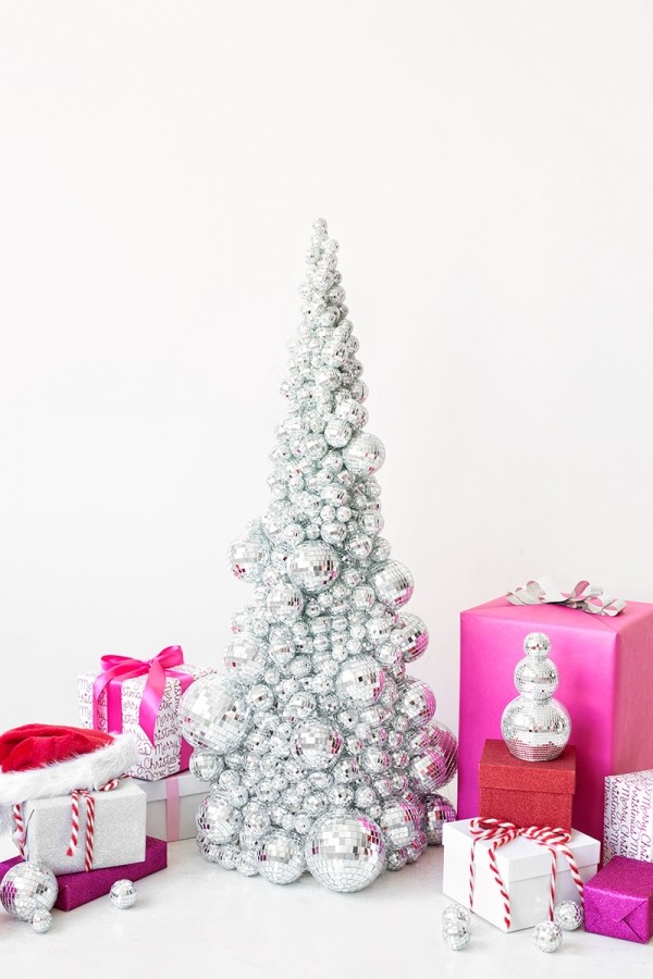 Make a disco ball Christmas tree by Studio DIY.