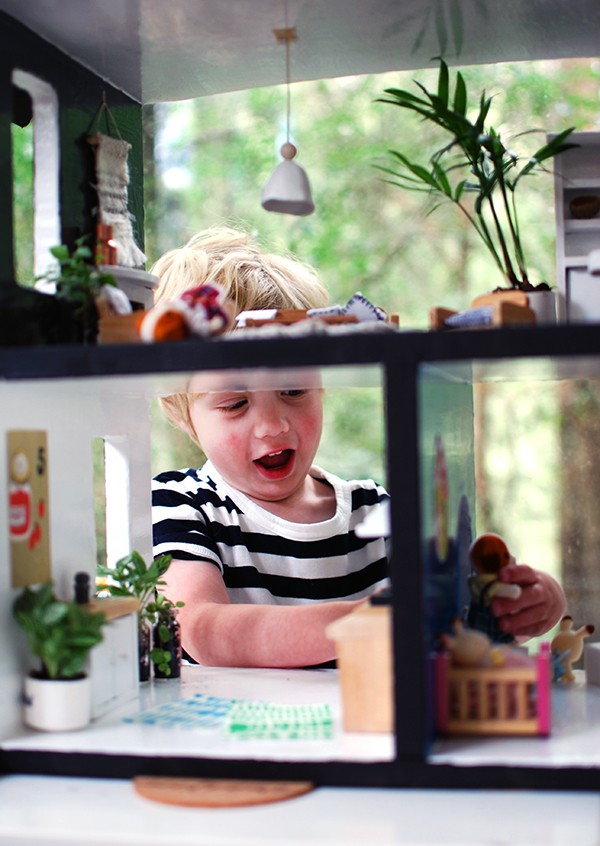 Scandi summer house-style doll house makeover. Photos by Lisa Tilse for We Are Scout. Photo: Lisa Tilse for We Are Scout