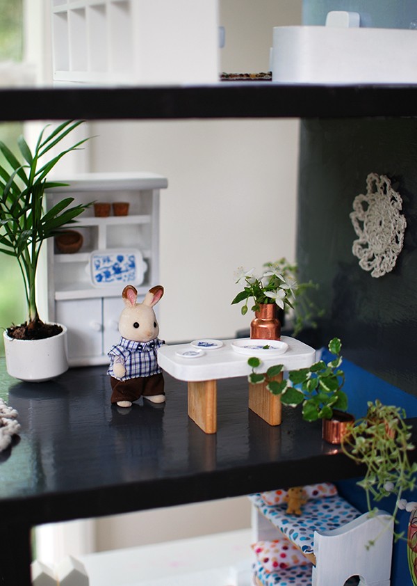 Scandi summer house-style doll house makeover. Photos by Lisa Tilse for We Are Scout. Photo: Lisa Tilse for We Are Scout