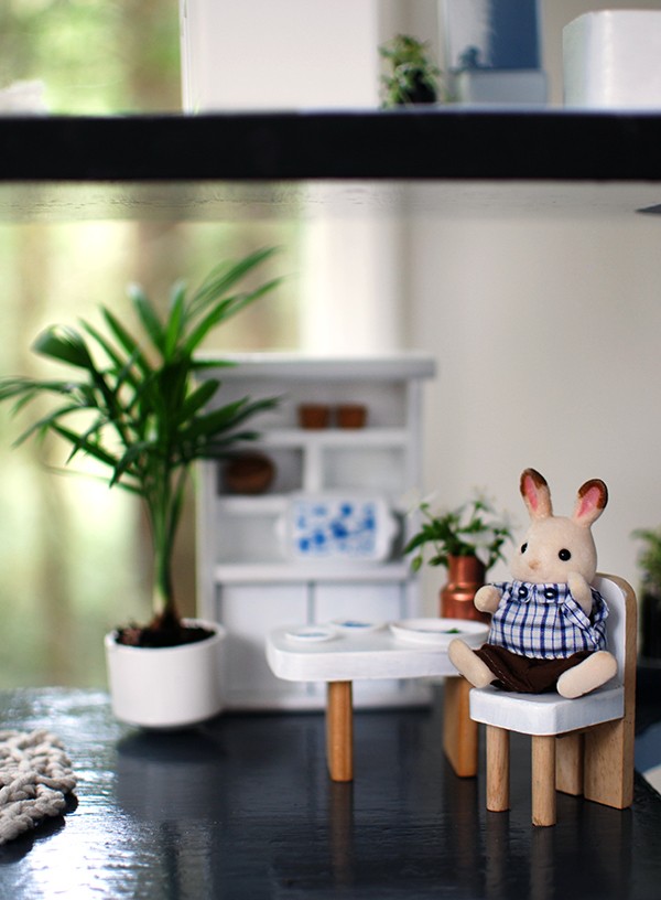 Scandi summer house-style doll house makeover. Photos by Lisa Tilse for We Are Scout. Photo: Lisa Tilse for We Are Scout