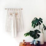Tutorial: Make a modern wool wall hanging – the easy way Tutorial: How to make a modern wool wall hanging - it's super easy. By Lisa Tilse for We Are Scout. Photo: Lisa Tilse for We Are Scout