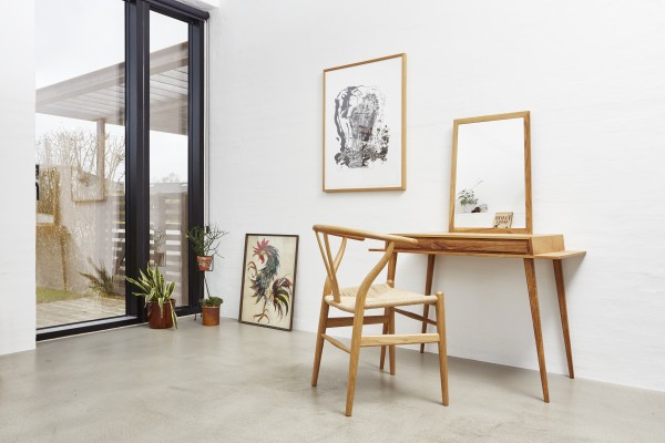 Make-Up table by Danish by Design.