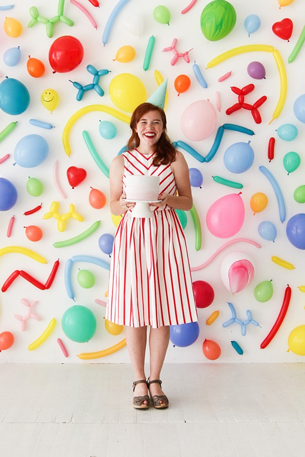 Clever craft ideas: Balloon Wall Photobooth by Handmade Charlotte.