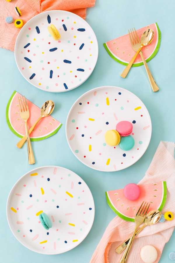 DIYs for your home: DIY Confetti Pattern Placemats by Sugar and Cloth.