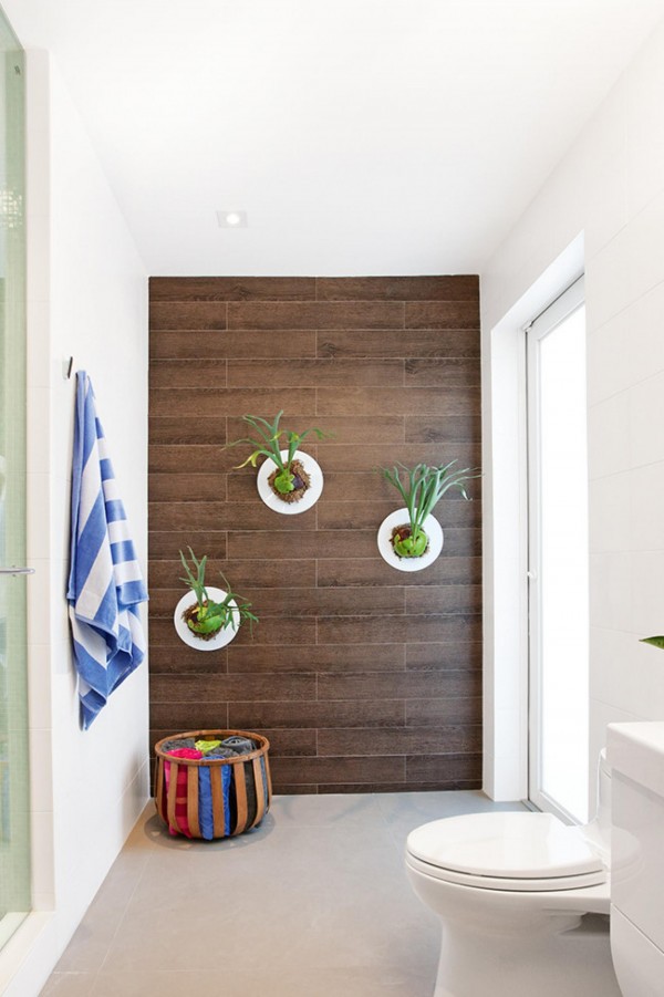 Elkhorns love the moisture-rich environment of bathrooms. Photo via Dkor Interiors/Homelife.