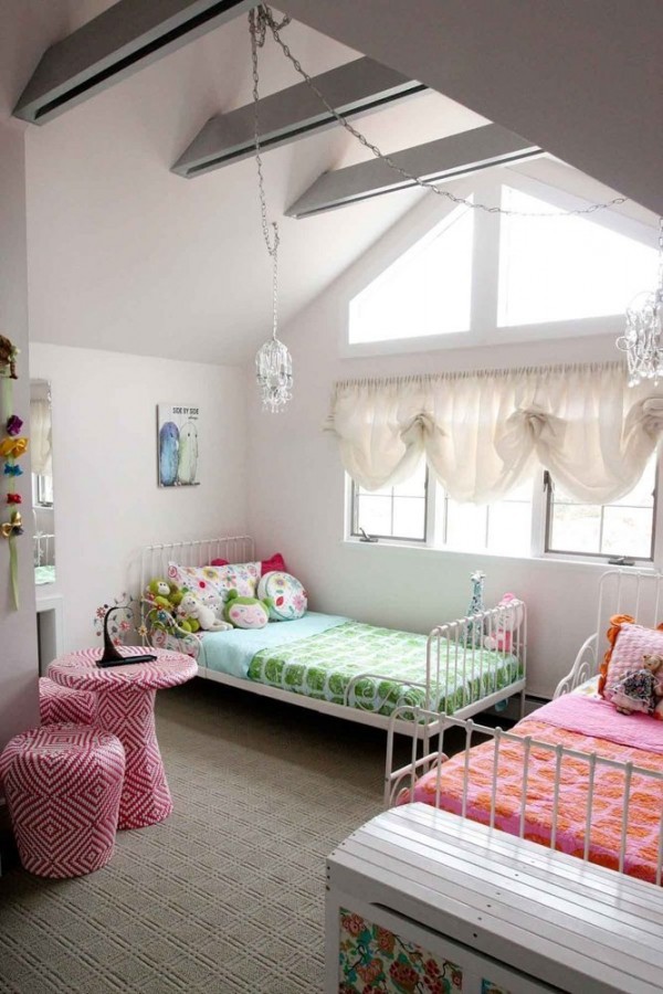 Shared girls' bedroom via Apartment Therapy.