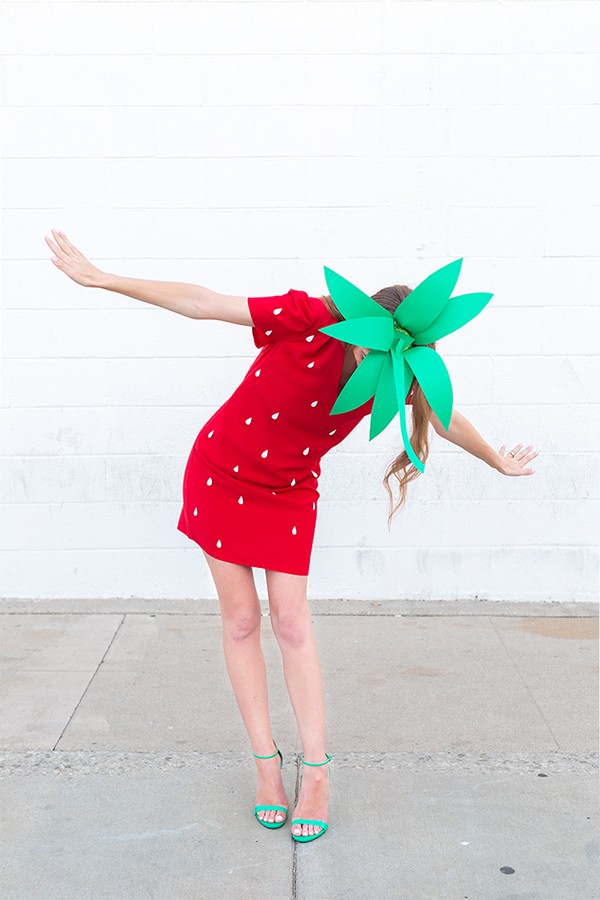 DIY strawberry costume by Studio DIY.