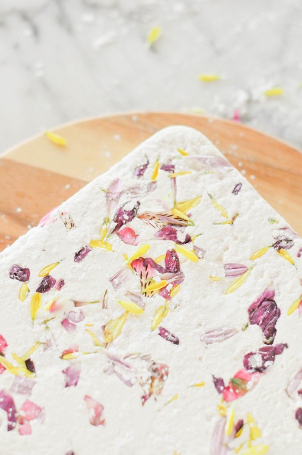 Edible floral marshmallows by The Proper Blog.