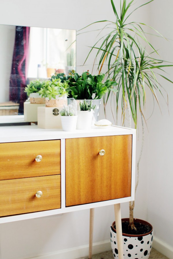 How to give an old dresser a smart makeover without a lick of paint by Fall for DIY.