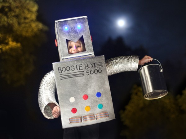 DIY Robot Halloween Costume by Makezine.