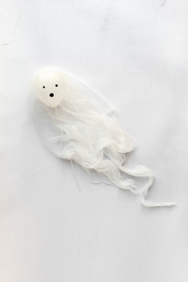 Ghost-On-A-Stick DIY by Oh Happy Day. 