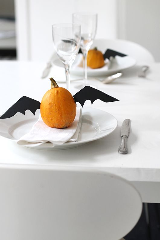 DIY bat pumpkins by Trendenser.