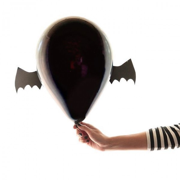DIY bat balloons by Design Improvised.