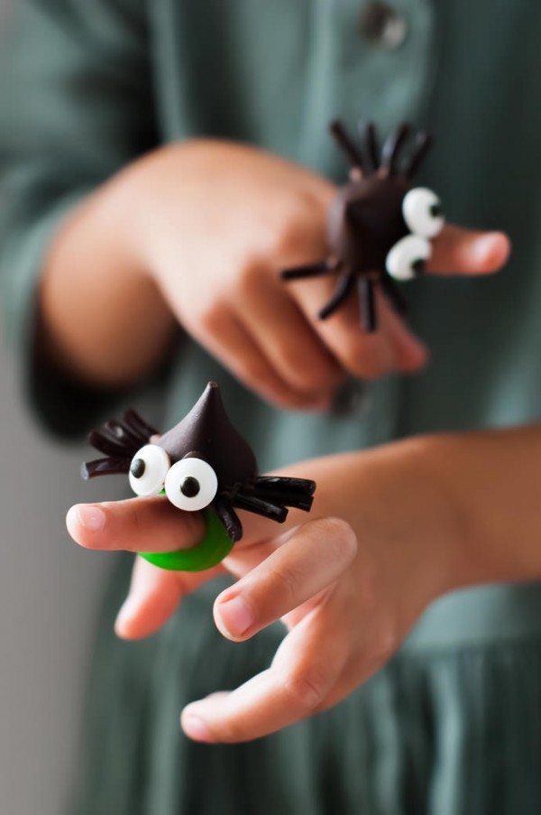 Spooky chocolate spider rings by Handmade Charlotte.