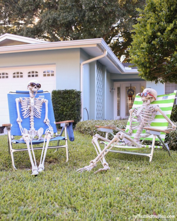 DIY skeleton lawn decorations by Ruffles and Truffles.