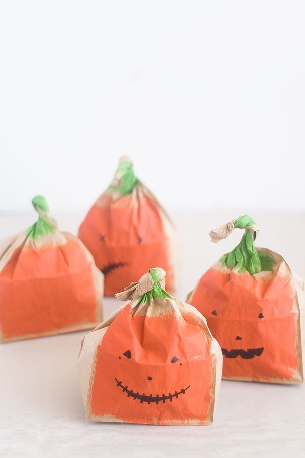 DIY paper bag Jack-'O-Lantern by Confetti Sunshine.