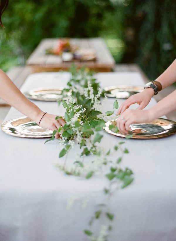 Trailing vine centrepiece, via Once Wed.