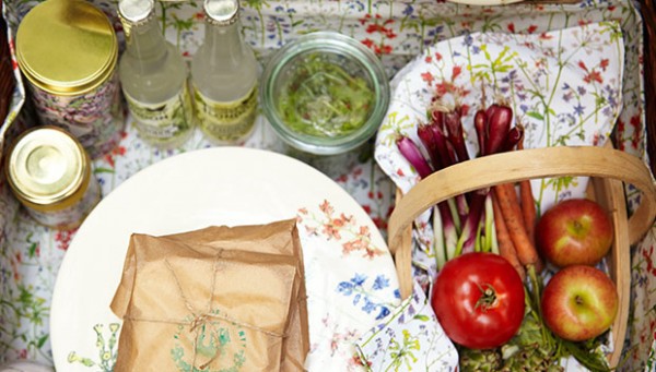 Flowers of Liberty picnic basket.