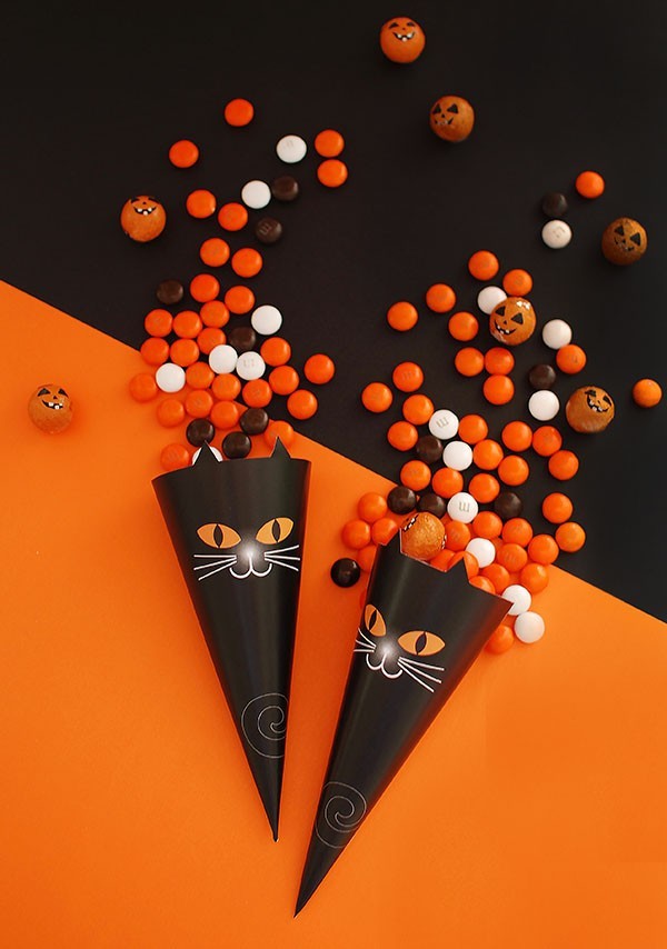 Free printable Black Cat Trick or Treat Cones by Lisa Tilse for We Are Scout.