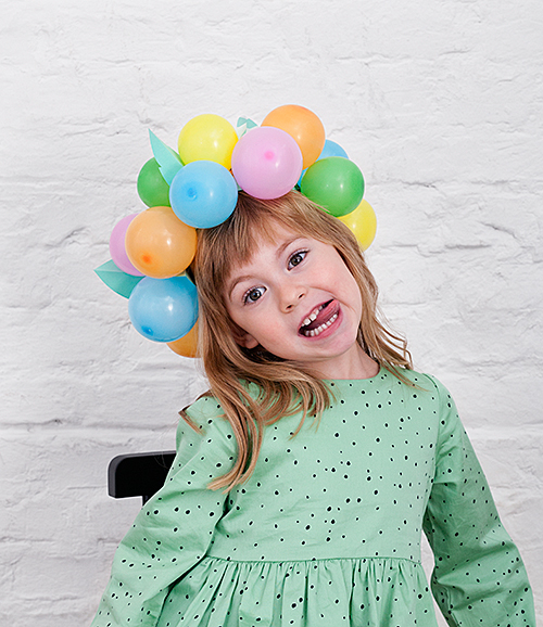 DIY balloon head-dress by OhhhMhhh.