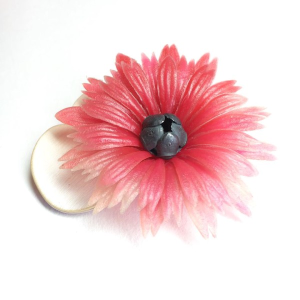Brooch by Melinda Young for #growyourown @craft.act #contemporaryjewellery
