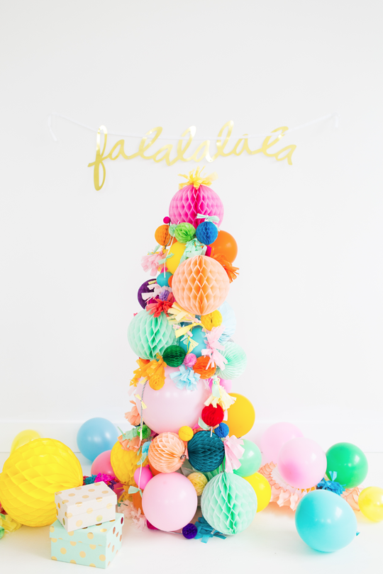 DIY Pom Pom Christmas tree by Sugar and Cloth.