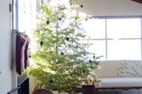 Nordic-style Christmas tree setting via Poppytalk.