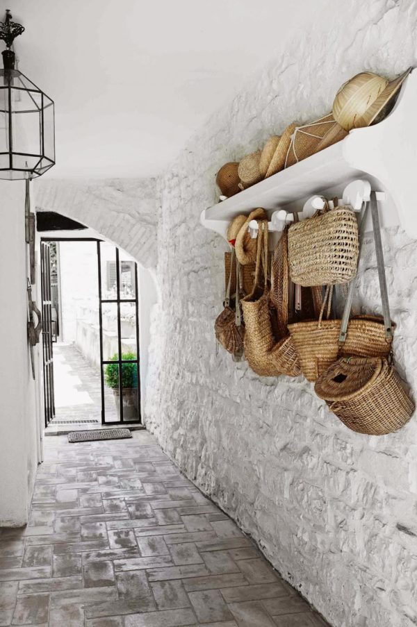 A row of hooks and woven baskets look at home in this rustic Italian cottage. Photo via Berenice Blog. 
